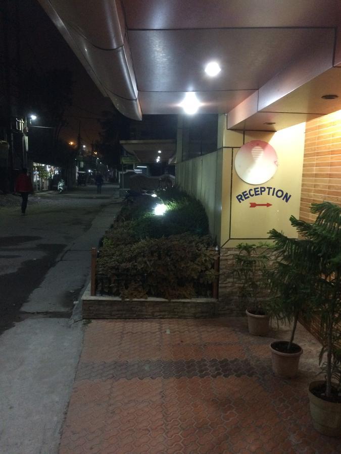 Oyo 16064 Tirupati Lodge Siliguri Extérieur photo
