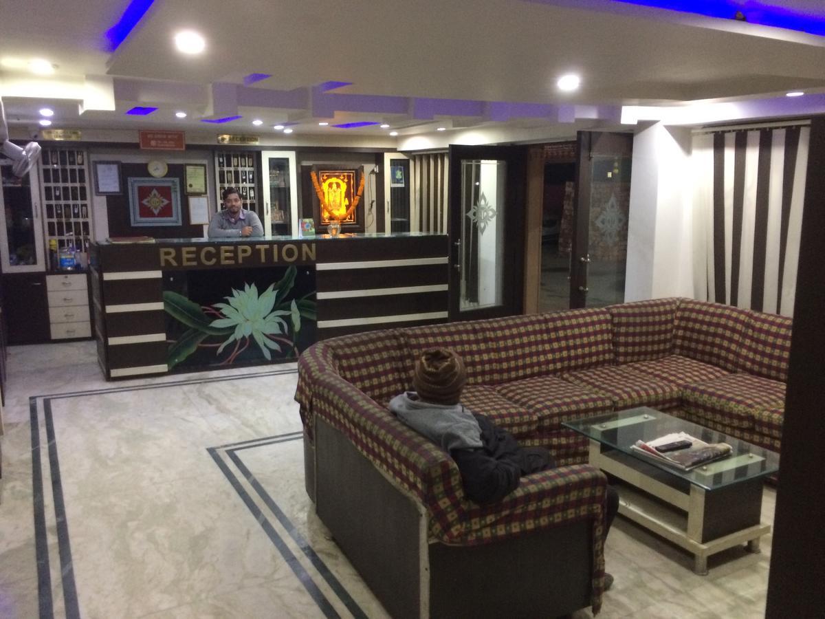 Oyo 16064 Tirupati Lodge Siliguri Extérieur photo