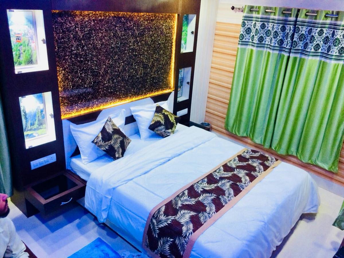 Oyo 16064 Tirupati Lodge Siliguri Extérieur photo