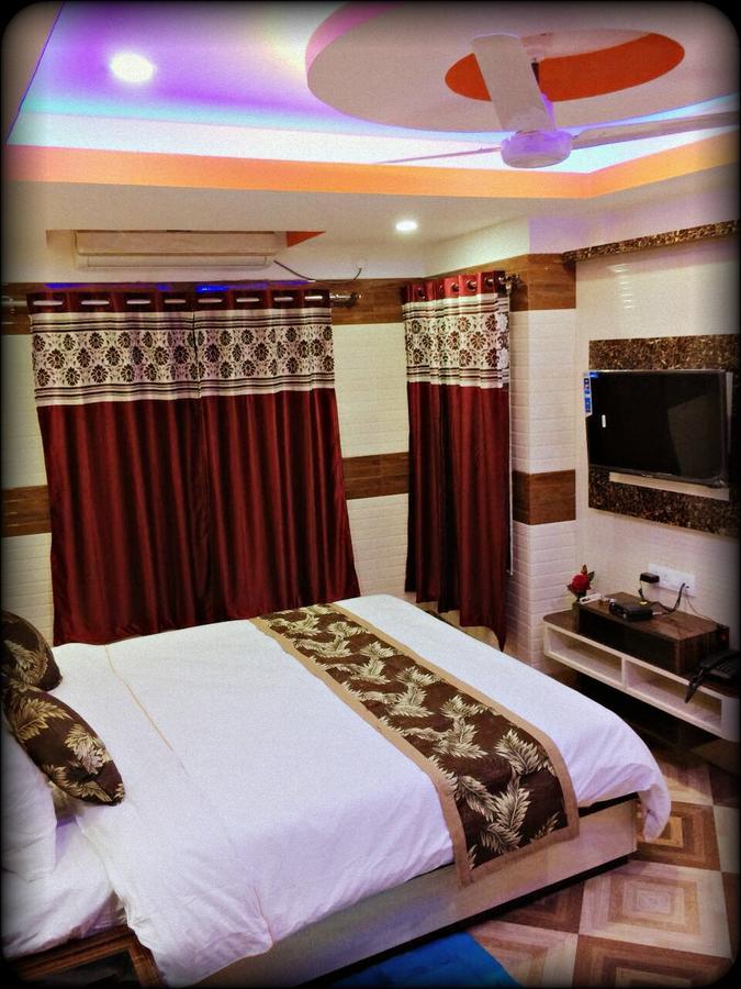 Oyo 16064 Tirupati Lodge Siliguri Extérieur photo