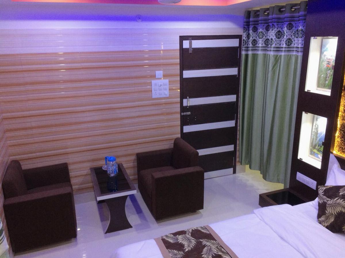 Oyo 16064 Tirupati Lodge Siliguri Extérieur photo